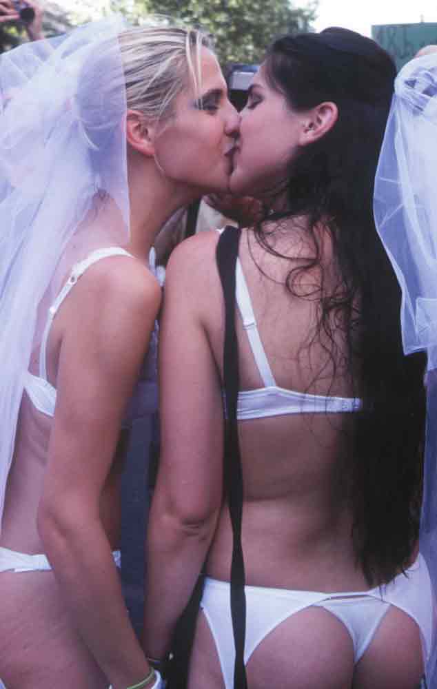 20060625210330-besochicas.jpg