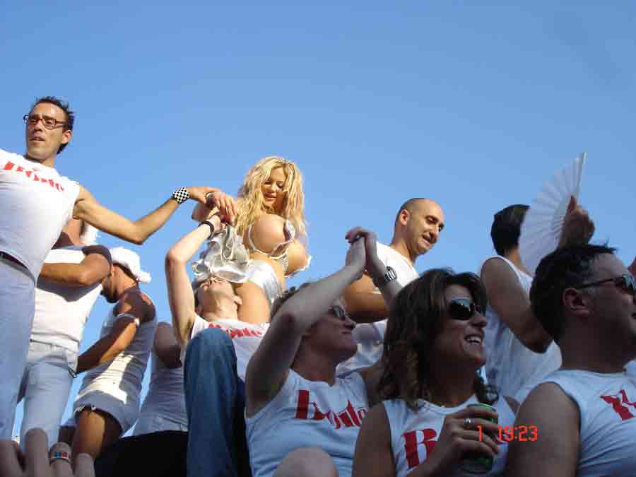 20060702234040-tetaza.jpg