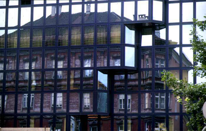 20070325184837-edificios-reflejados.jpg