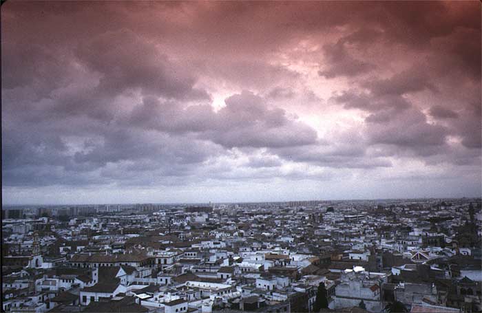 20080411113538-sevilla-cielo-gris.jpg